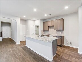 4717 Los Pines Way in Bryan, TX - Building Photo - Building Photo