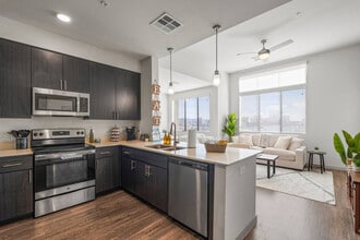 711 W Broadway Rd in Tempe, AZ - Foto de edificio - Building Photo