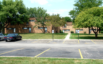 Rand Grove Village in Palatine, IL - Foto de edificio - Building Photo