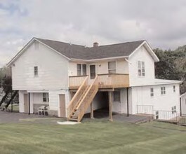63 Western Ave in Marlboro, NY - Foto de edificio - Building Photo