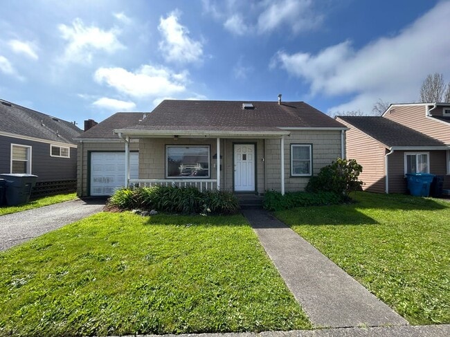 1717 Iverson Ave