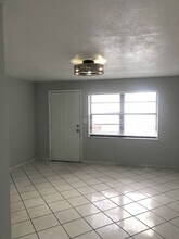 5350 NW 4th St in Miami, FL - Building Photo - Building Photo