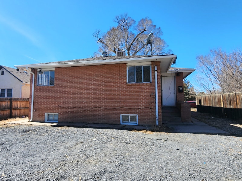 1018 Palmer Ave in Pueblo, CO - Foto de edificio