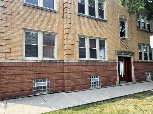 3935 W Altgeld St in Chicago, IL - Building Photo - Building Photo