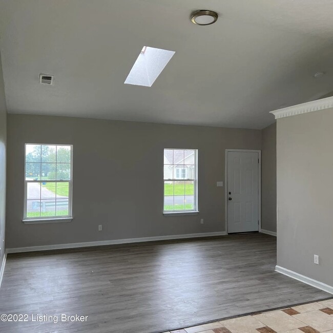 4613 Beechbrook Rd in Louisville, KY - Foto de edificio - Building Photo