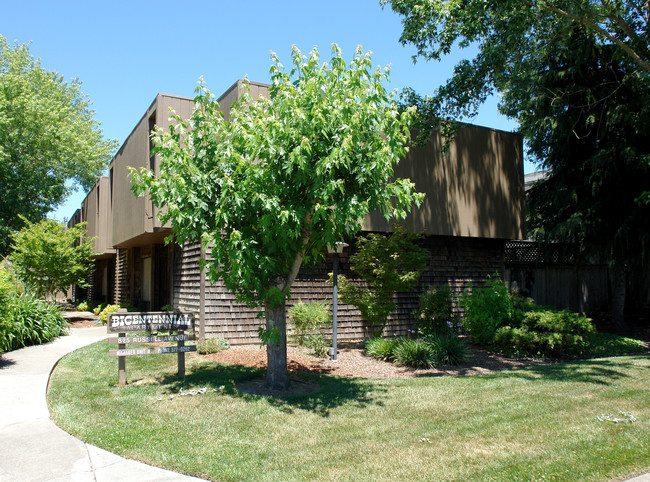 Bicentenial Apartments in Santa Rosa, CA - Building Photo - Building Photo