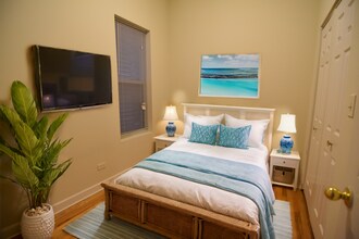 732 W. Grace / 3803-3809 N. Broadway in Chicago, IL - Building Photo - Interior Photo