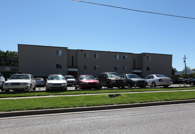 Millbrooke Apartments in Olathe, KS - Foto de edificio - Building Photo