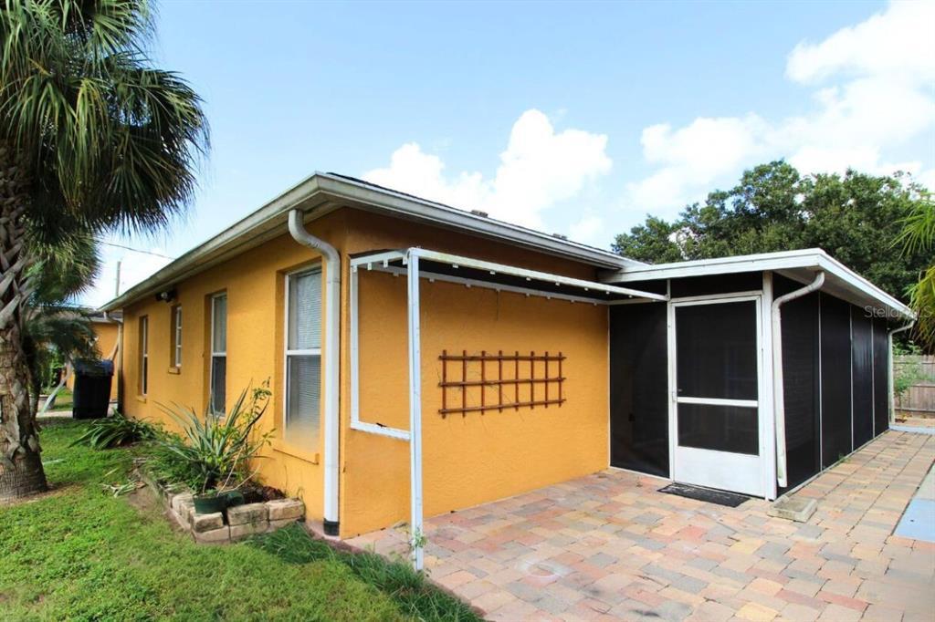 5525 Palmer Blvd in Sarasota, FL - Building Photo