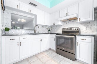 820 Patricia Ave in Dunedin, FL - Building Photo - Building Photo