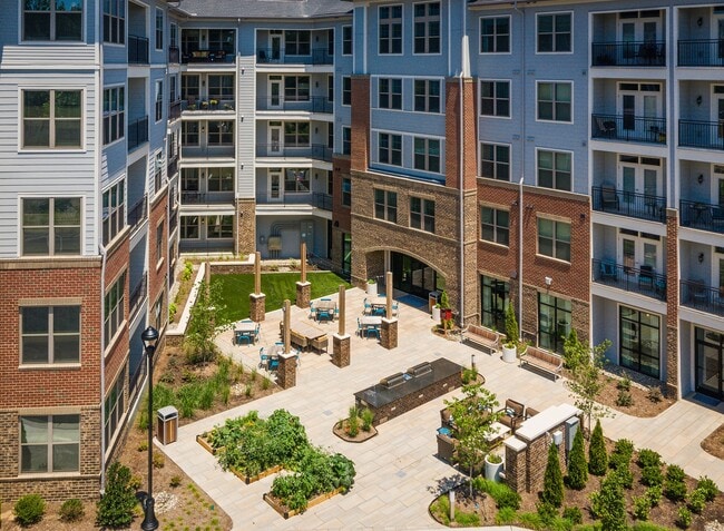 Overture Cary 55+ Active Adult Apartment Homes in Morrisville, NC - Foto de edificio - Building Photo
