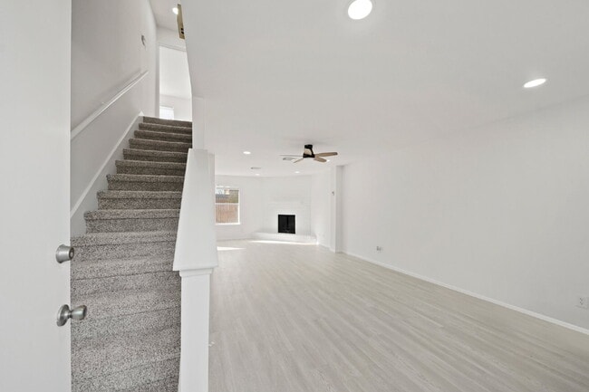 7949 Ellinger Ln in Houston, TX - Building Photo - Building Photo