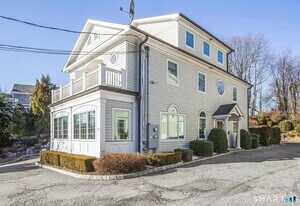 80 E Putnam Ave in Greenwich, CT - Building Photo