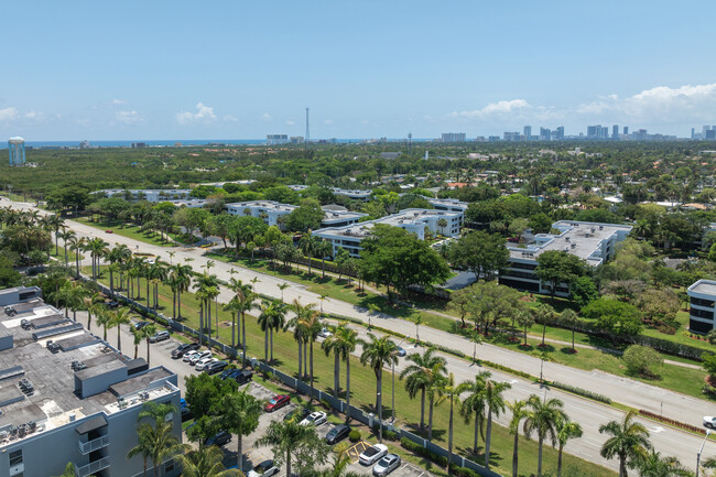 Sheridan by the Beach in Hollywood, FL - Building Photo - Building Photo