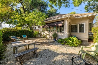 1528 Castillo St in Santa Barbara, CA - Building Photo - Building Photo