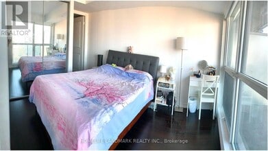 386 Yonge St in Toronto, ON - Building Photo - Building Photo