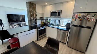 16919 N Bay Rd in Sunny Isles Beach, FL - Building Photo