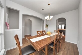 4239 Wyanngate Dr in Spring, TX - Foto de edificio - Building Photo