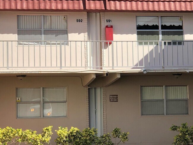 591 Saxony M in Delray Beach, FL - Building Photo - Building Photo