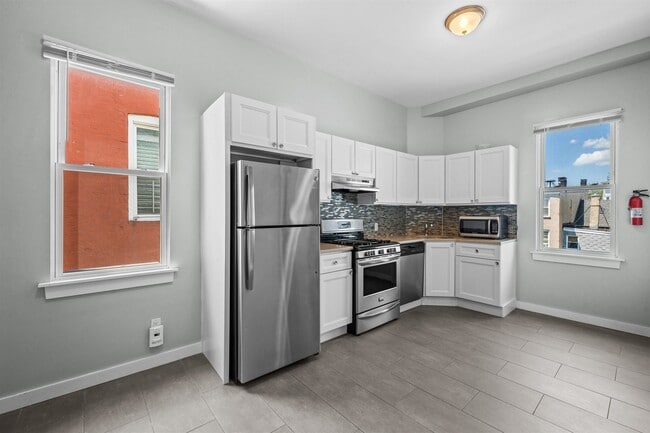340 7th St in Jersey City, NJ - Building Photo - Building Photo