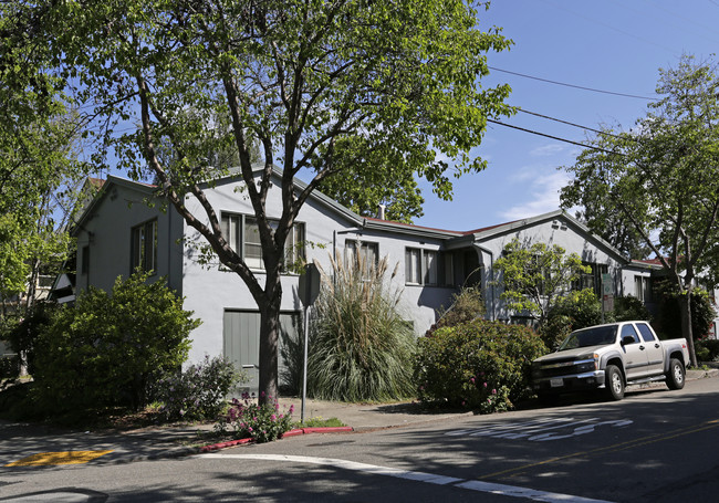 Norton Villa in Berkeley, CA - Building Photo - Building Photo