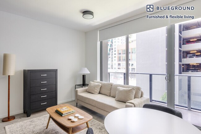 230 NE 5th Ct in Miami, FL - Building Photo - Building Photo