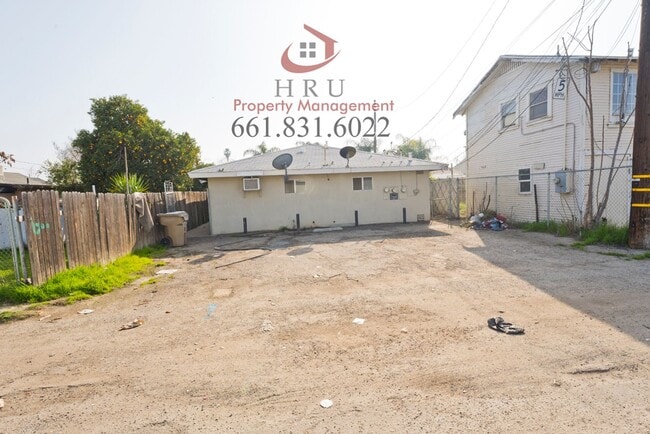 126 Wilson Ave in Bakersfield, CA - Building Photo - Building Photo