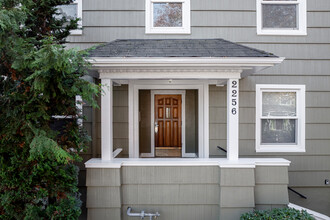 Nob Hill Court Apartments in Portland, OR - Building Photo - Building Photo