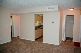 Raccoon Creek Apartments in Columbus, OH - Foto de edificio - Building Photo