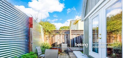 515 Mountain View Ave in Petaluma, CA - Foto de edificio - Building Photo