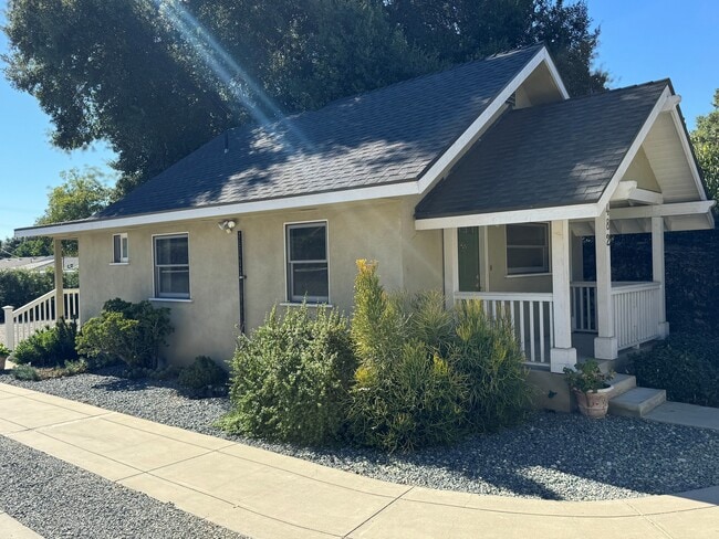 482 W Hammond St in Pasadena, CA - Building Photo - Building Photo