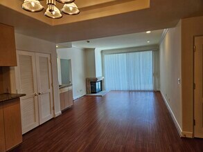390 S Sepulveda Blvd, Unit Montana in Los Angeles, CA - Foto de edificio - Building Photo