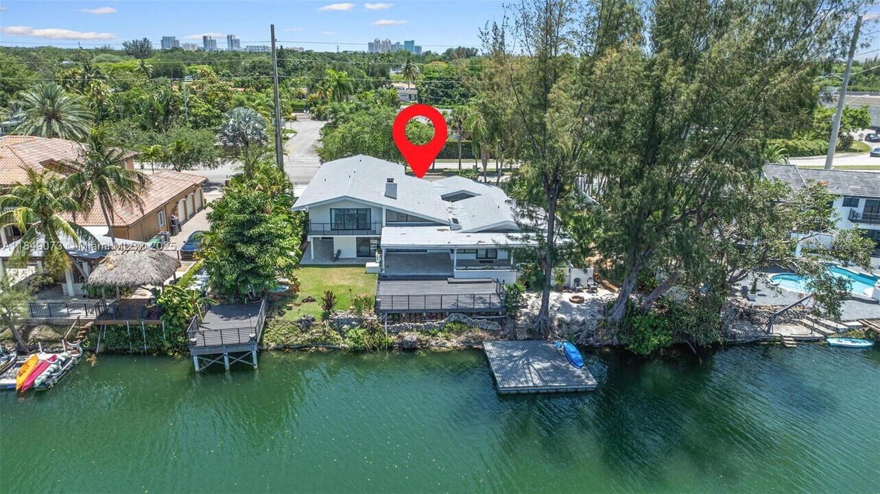 7521 SW 56th St in Miami, FL - Building Photo