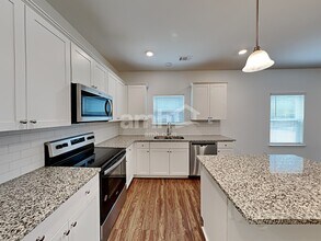 33 Camp Cir in Dallas, GA - Foto de edificio - Building Photo