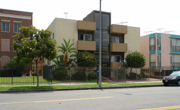 322 S Commonwealth Ave in Los Angeles, CA - Building Photo - Building Photo