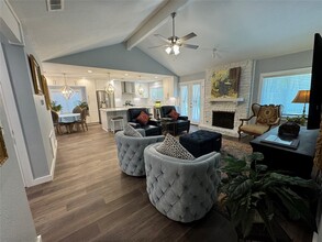 10047 Woodland Village Dr in Austin, TX - Building Photo - Building Photo