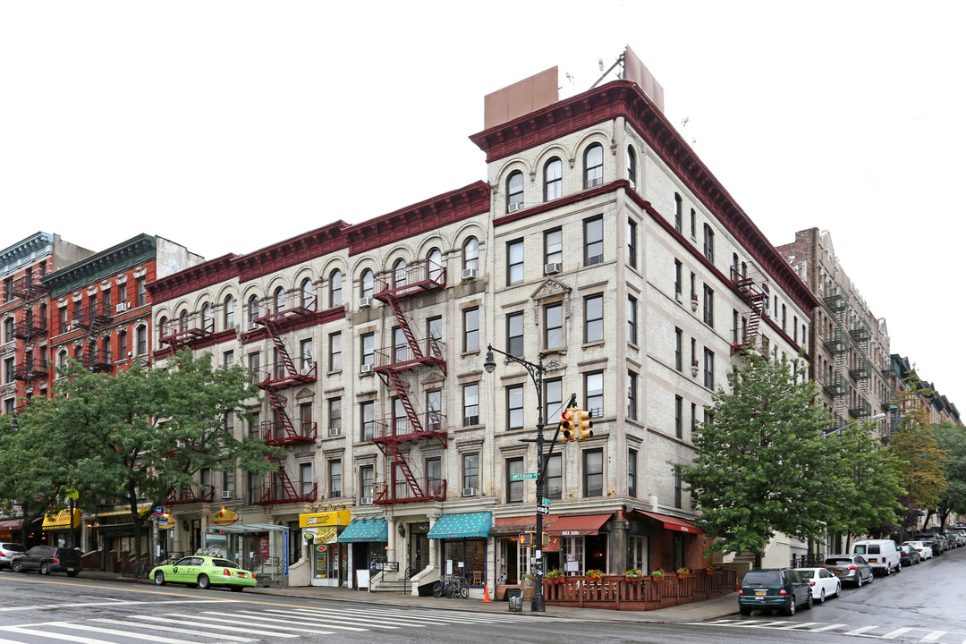 1272 Amsterdam Ave in New York, NY - Building Photo