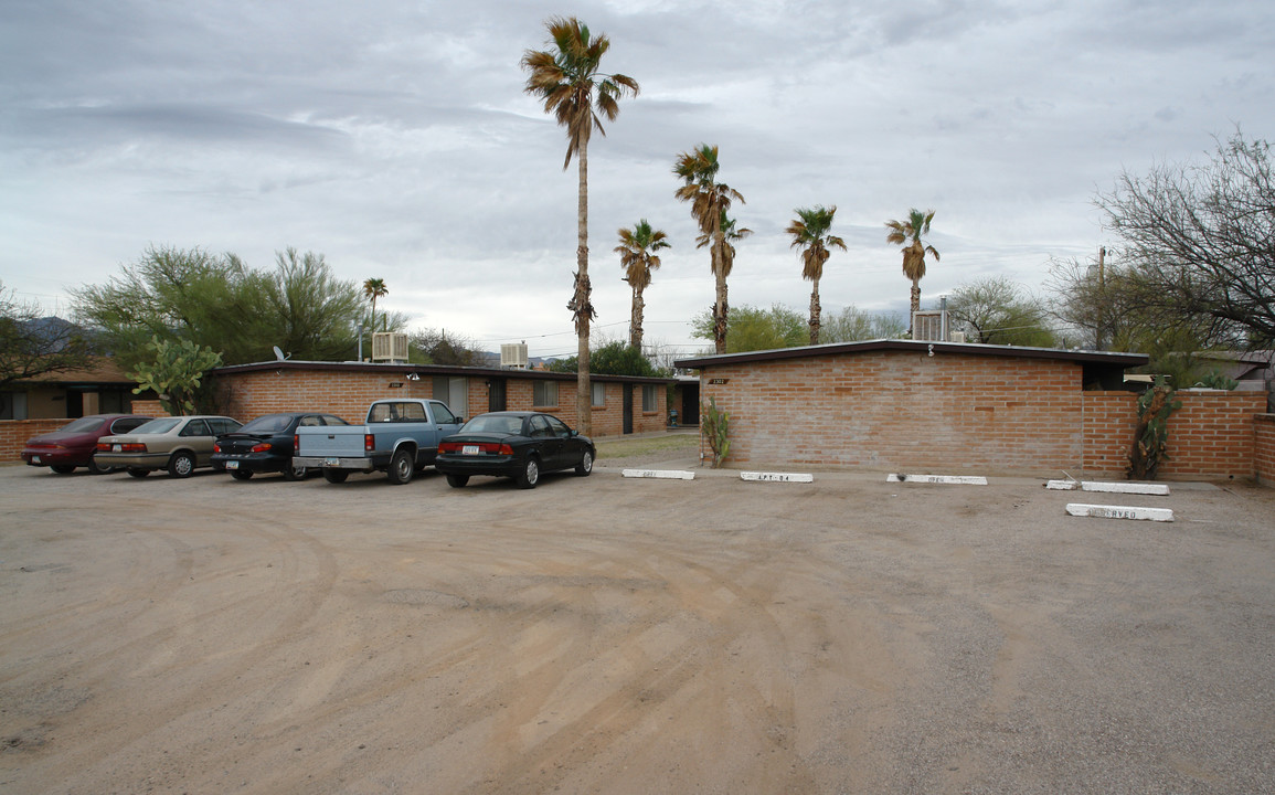 2302-2312 Ralph Ave in Tucson, AZ - Foto de edificio