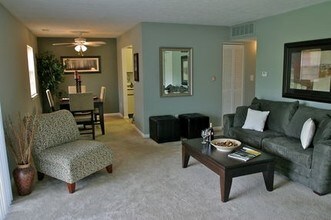 Hillside Court in Centerville, OH - Foto de edificio - Interior Photo