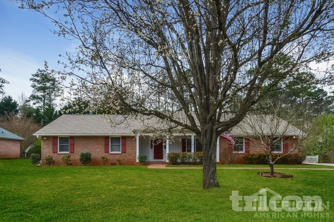 property at 2815 Club Forest Dr SE