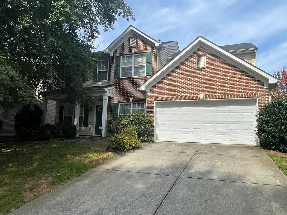 6411 Hermsley Rd in Charlotte, NC - Building Photo