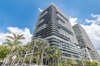 121 NE 34th St, Unit 2706A in Miami, FL - Foto de edificio - Building Photo