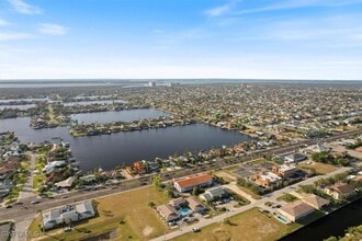 610 SW 47th Terrace in Cape Coral, FL - Foto de edificio - Building Photo