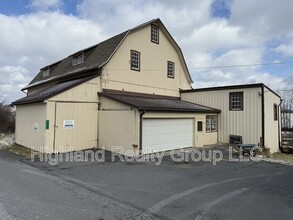 2296 Valley Rd in Manheim, PA - Building Photo - Building Photo