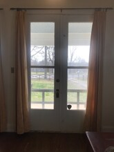 400 W Main St in Fairfield, KY - Foto de edificio - Building Photo