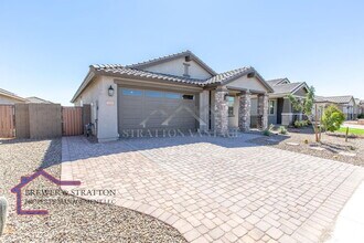 15243 W Latham St in Goodyear, AZ - Building Photo - Building Photo