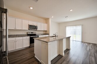 13530 Kinsman Road in Houston, TX - Foto de edificio - Building Photo