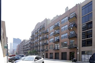375 W Erie St in Chicago, IL - Building Photo - Building Photo