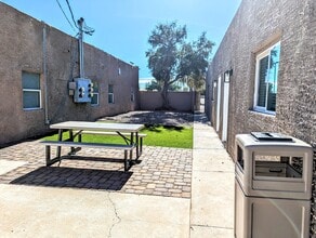 601 N Cameron Ave, Unit 1 in Casa Grande, AZ - Foto de edificio - Building Photo