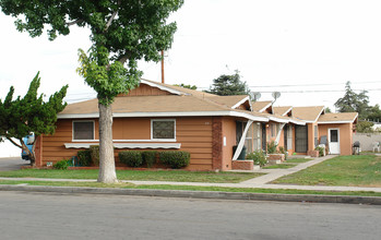 219 W Guinida Ln in Anaheim, CA - Building Photo - Building Photo